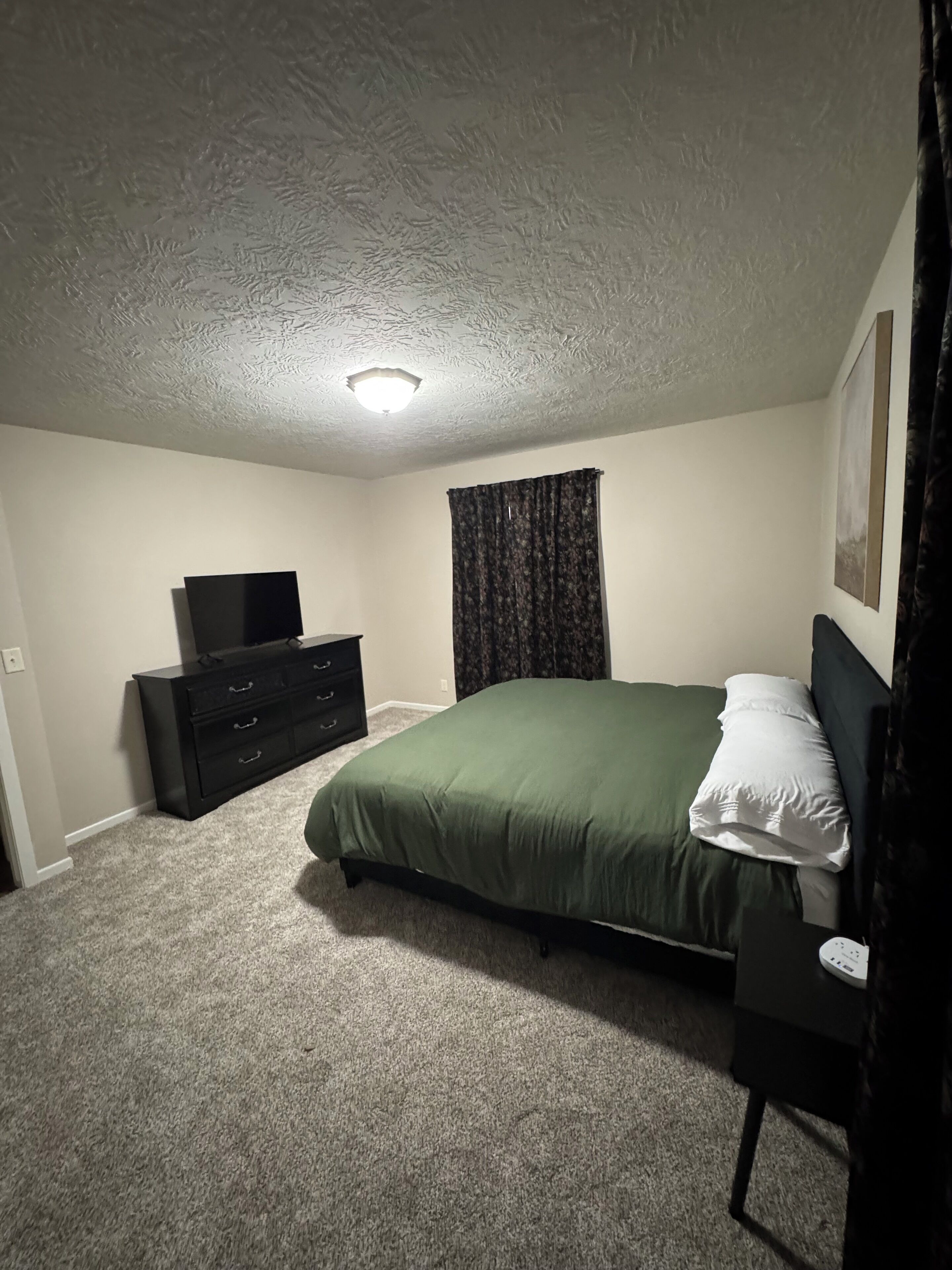 2 多间卧室、WiFi、床单