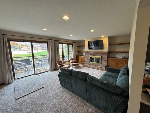 The Amsterdam Abode- Located on Quiet Cul-de-sac With No Backyard Neighbors