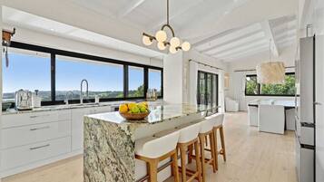 Mikrowelle, Ofen, Herdplatte, Geschirrspüler