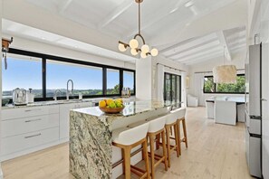 Mikrowelle, Ofen, Herdplatte, Geschirrspüler