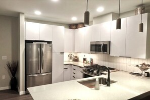 Micro-ondas, fogão, cooktop, lava-louças