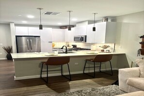 Microwave, oven, stovetop, dishwasher - Modern Resort-Style • King Bed • Pool Balcony View (Scottsdale)