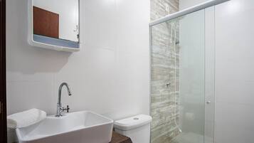 Basic Apartment | Bathroom | Shower
