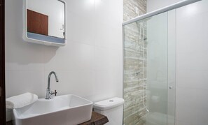 Basic Apartment | Bathroom - House w/ 3 Bedrooms and Barbecue Lpb0000 (Garopaba)