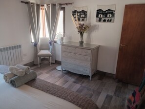 CHASKA | 房內夾萬、遮光窗簾/窗簾、熨斗/熨衫板、免費嬰兒床