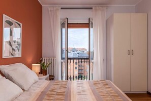 1 室のベッドルーム、デスク、アイロン / アイロン台、WiFi (無料)