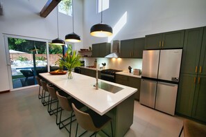 Fridge, microwave, oven, stovetop - Modern Comfort Just Minutes from West Bay Beach (West Bay)