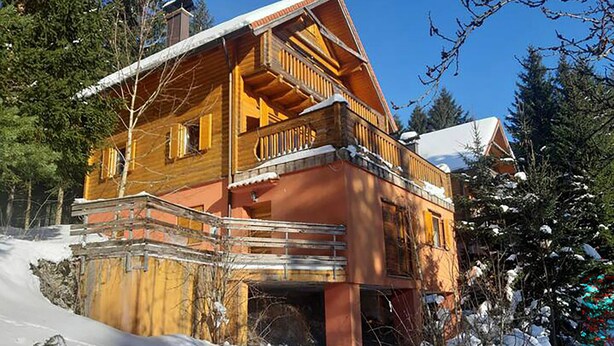 A wooden chalet with a balcony, surrounded by snow and trees. - 2 bedroom nice apartment in Mrkopalj (Mrkopalj)