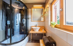 Shower, hair dryer - Nice home in Gornje Dubrave with sauna (Gornje Dubrave)