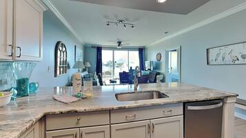 Condo (2 Bedrooms) | Property amenity