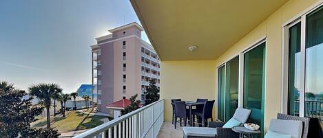 Condo (2 Bedrooms) | Front of property