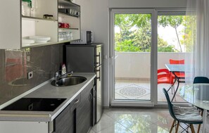 Fridge, microwave, oven, stovetop - 2 bedroom cozy apartment in Novalja (Novalja)