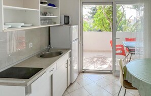 Fridge, microwave, oven, stovetop - 2 bedroom amazing apartment in Novalja (Novalja)