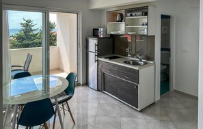 Fridge, microwave, oven, stovetop - 2 bedroom nice apartment in Novalja (Novalja)