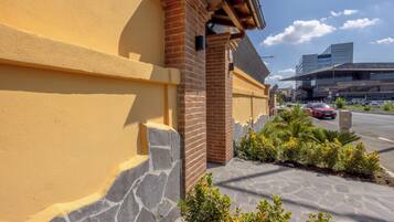 Enceinte de lâhĂ©bergement