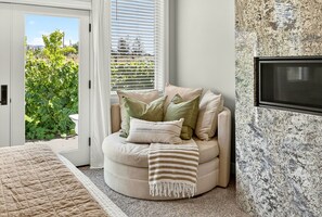 Family Villa, Multiple Bedrooms, Valley View | Iron/ironing board, free WiFi - Meadowsweet Farm by WanderLodges (Medford)