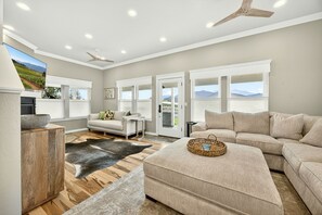 Familienvilla, Mehrere Schlafzimmer, Talblick | Wohnbereich | Drucker