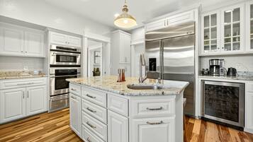 Family Villa, Multiple Bedrooms, Valley View | Private kitchen