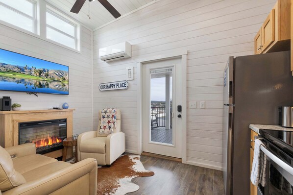 Televisión y oficina 