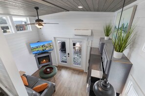 Interior - Twin Rivers - The Pedernales (Fredericksburg)