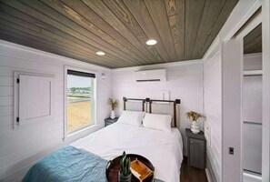 3 bedrooms, iron/ironing board, travel crib, WiFi