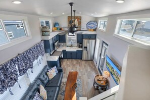 Televisión y oficina 