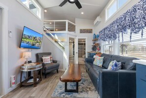 Televisión y oficina 