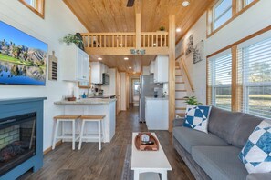 TV, offices - Villa Vista - Firepit, Grill & Sunset Porch Views (Fredericksburg)