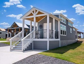 Exterior - Villa Vista - Firepit, Grill & Sunset Porch Views (Fredericksburg)