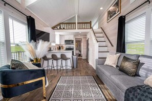 Televisión y oficina 