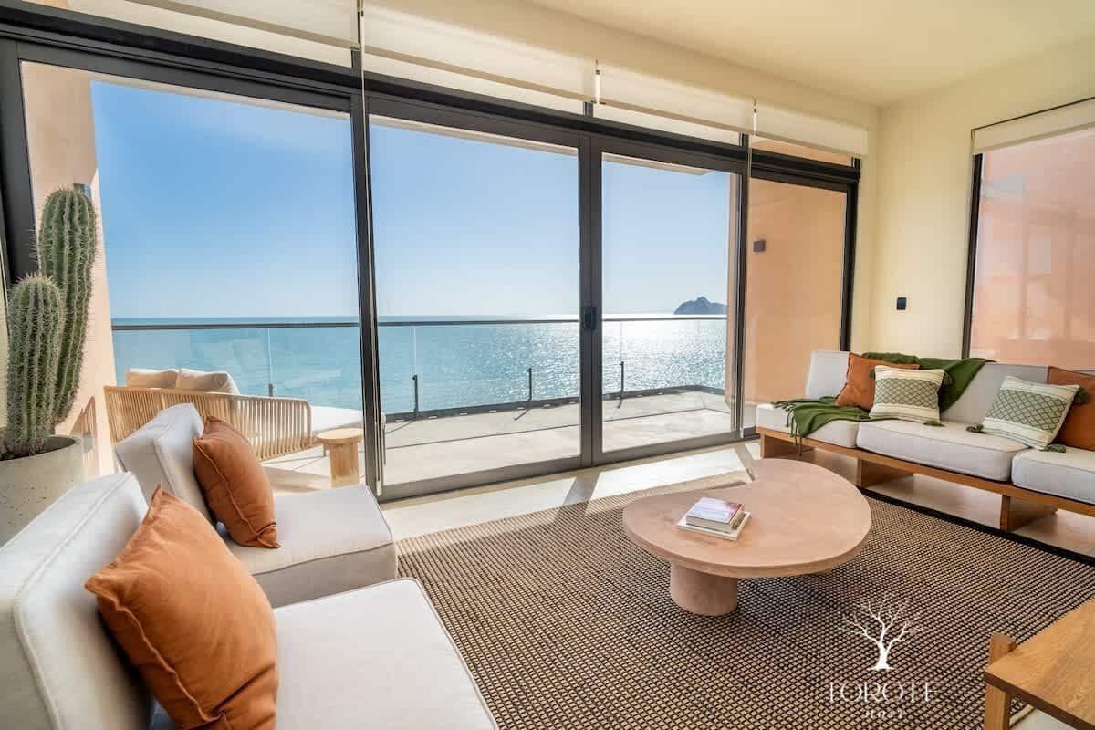 Family Penthouse, 3 Bedrooms, Balcony, Beach View | Living area