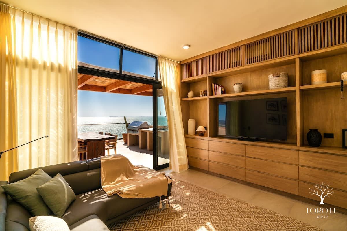 Family Penthouse, 3 Bedrooms, Beach View, Beachfront | Living area