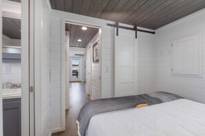 2 bedrooms, iron/ironing board, travel cot, WiFi - Then Sings My Soul (Fredericksburg)