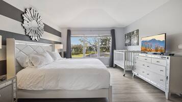 Bügeleisen/Bügelbrett, Reisekinderbett, kostenloses WLAN, Bettwäsche