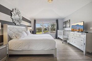 Bügeleisen/Bügelbrett, Reisekinderbett, kostenloses WLAN, Bettwäsche