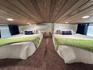 2 soverom, strykejern/-brett, reiseseng for barn og wi-fi