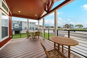 Outdoor dining - Firewheel Summary:<br>Fi (Fredericksburg)