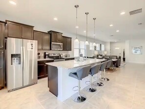 Private kitchen - 5bdrm/Private Pool/Free Waterpark/pet friendly (Kissimmee)
