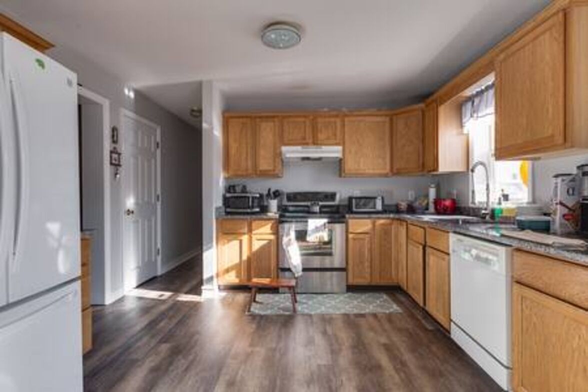 Microwave, dishwasher, coffee/tea maker, toaster