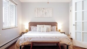 5 bedrooms, desk, iron/ironing board, travel cot - Family-friendly Retreat 29-night Minimal (Denver)