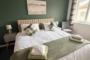 2 bedrooms, iron/ironing board, free WiFi, bed sheets - Meriden Apartment Retreat - Sleeps 7 - Near Nec (Solihull)