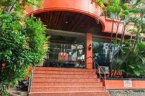 Unclassified image, 4 of 6, button - RedDoorz @ Jalan Jaksa (Central Jakarta)