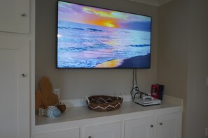 Interior - Amelia Island Beach Townhome - One Block to the Sand + Putting Green (Fernandina Beach)