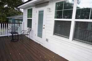 Terrace/patio - Amelia Island Beach Townhome - One Block to the Sand + Putting Green (Fernandina Beach)