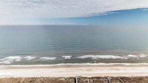 Sun-loungers, beach towels - Amelia Island Beach Townhome - One Block to the Sand + Putting Green (Fernandina Beach)