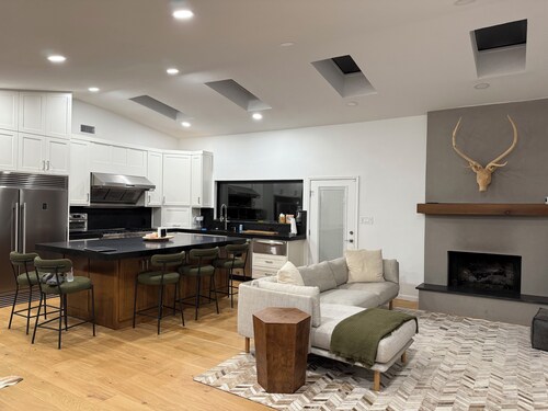 Moonlight Ranch — Luxury Farmhouse & Event Retreat