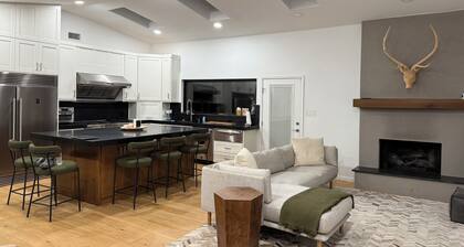 Moonlight Ranch — Luxury Farmhouse & Event Retreat