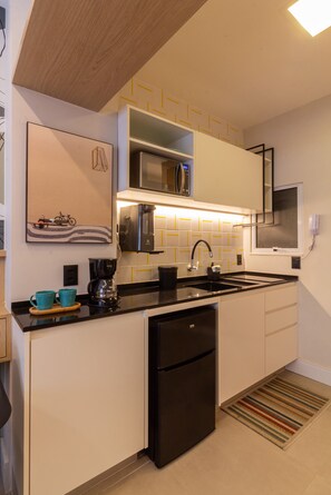Fridge, microwave, stovetop, coffee/tea maker