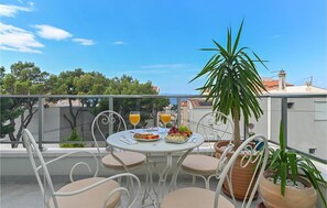Outdoor dining - Nice apartment in Makarska with WiFi (Makarska)