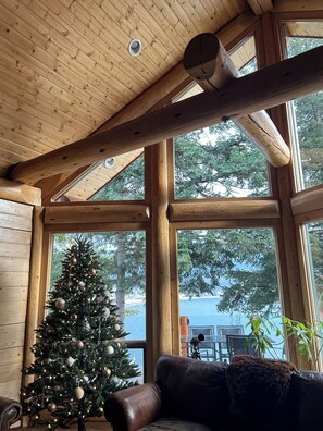 Interior - Mara Lakefront Getaway — A Year-Round Mountain Retreat (Sicamous)